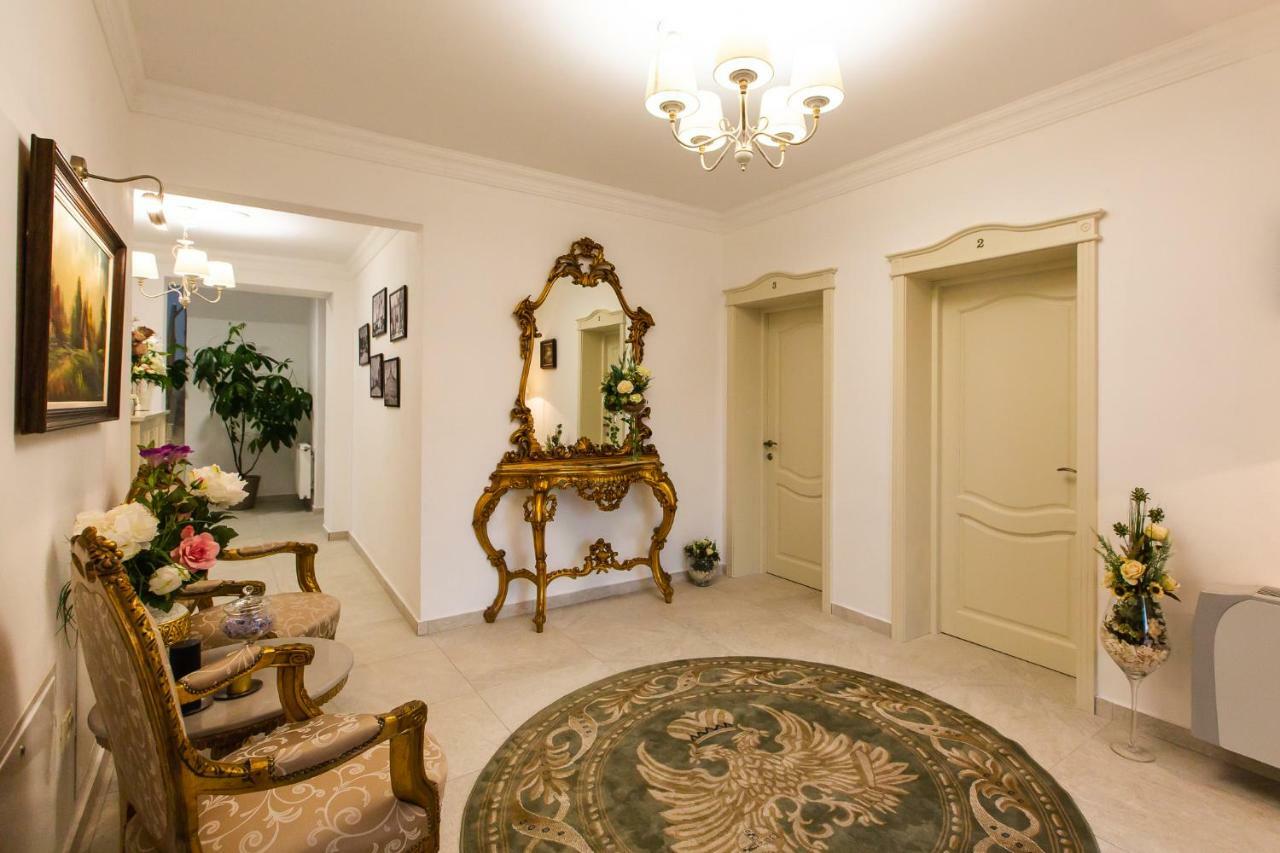 Ave, Alba! Hotel Alba Iulia Buitenkant foto