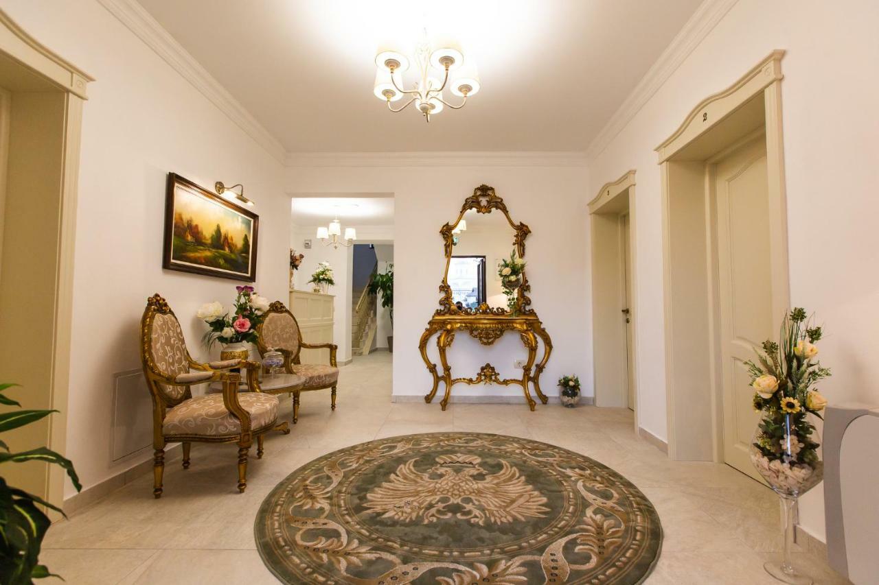 Ave, Alba! Hotel Alba Iulia Buitenkant foto