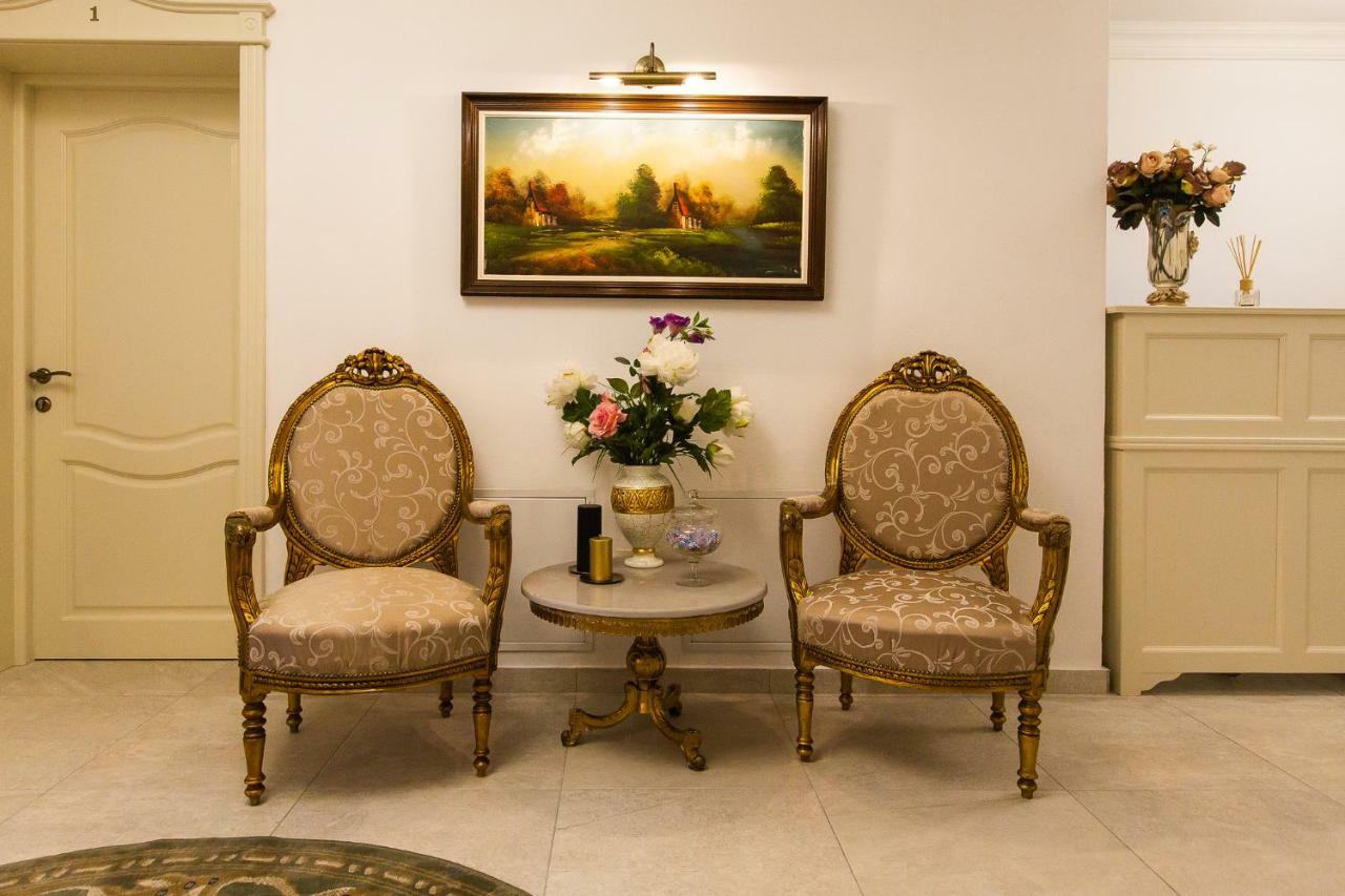 Ave, Alba! Hotel Alba Iulia Buitenkant foto
