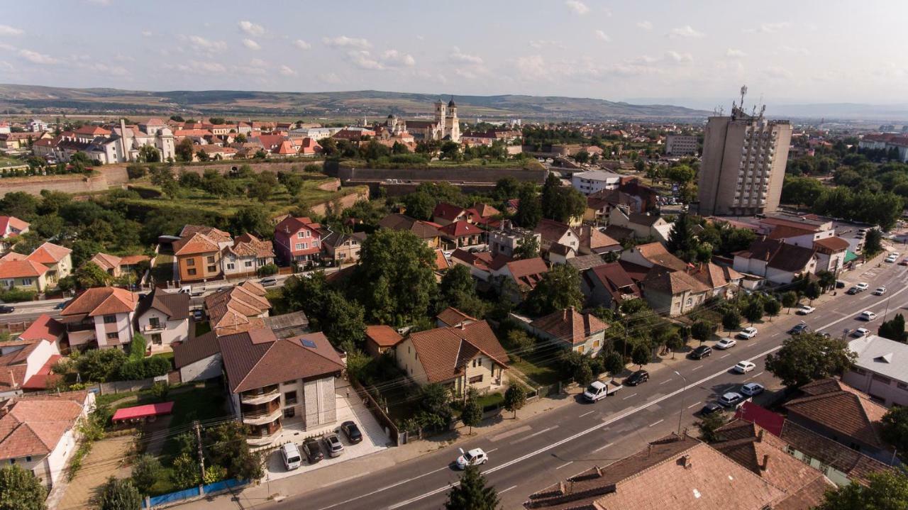 Ave, Alba! Hotel Alba Iulia Buitenkant foto