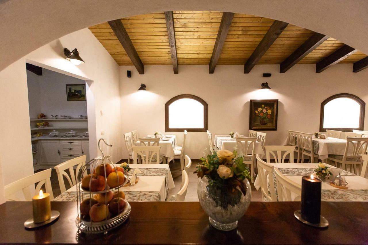 Ave, Alba! Hotel Alba Iulia Buitenkant foto