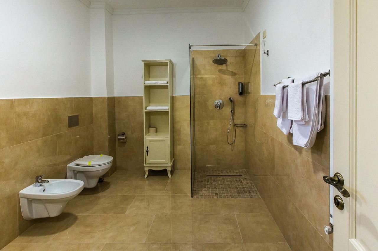 Ave, Alba! Hotel Alba Iulia Buitenkant foto