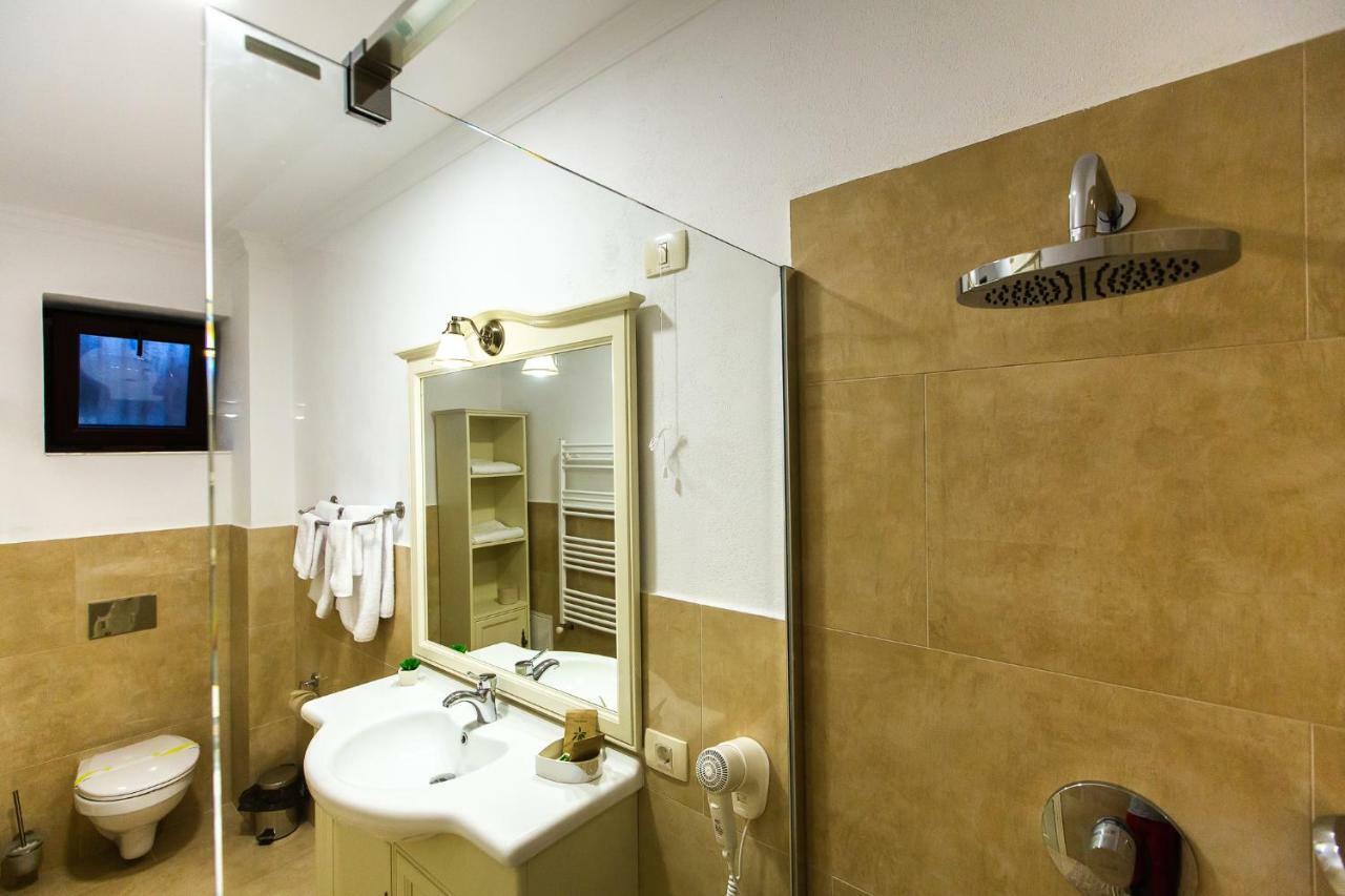 Ave, Alba! Hotel Alba Iulia Buitenkant foto