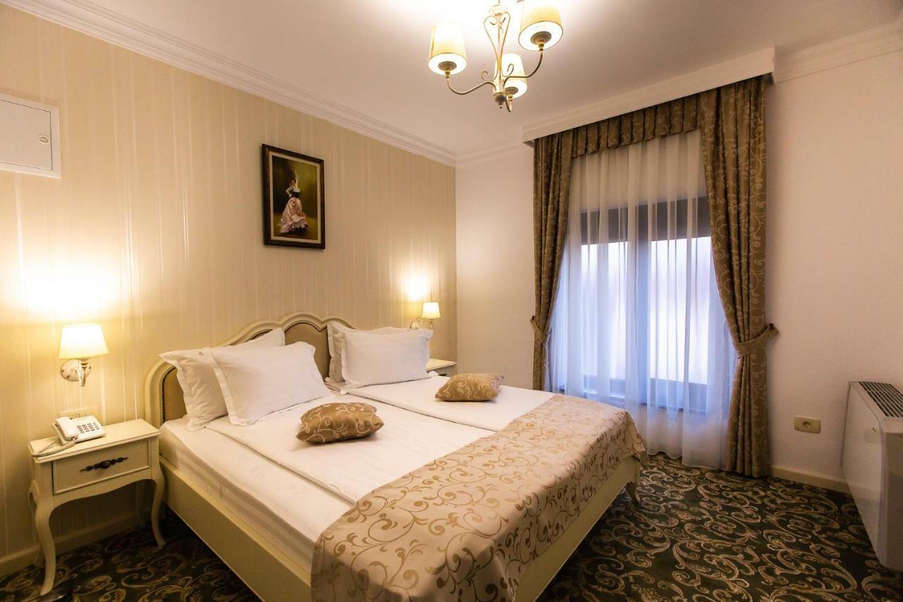 Ave, Alba! Hotel Alba Iulia Buitenkant foto