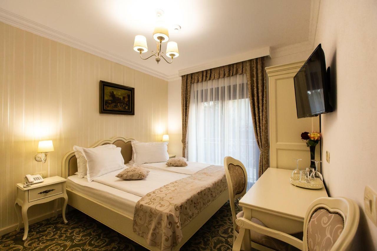 Ave, Alba! Hotel Alba Iulia Buitenkant foto