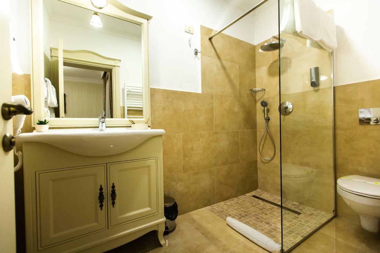Ave, Alba! Hotel Alba Iulia Buitenkant foto